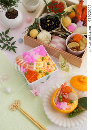 新年美食和鮮花 新年美食和鮮花 61922095