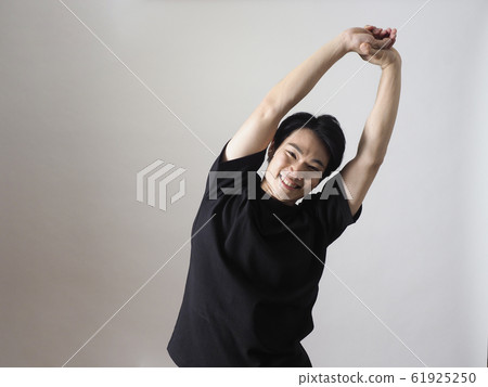 A man stretching 61925250