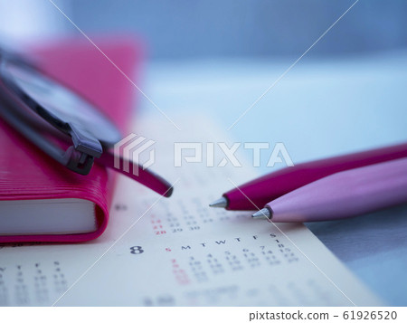 企業形象,日曆,筆記本,眼鏡,女人 企業形象,日曆,筆記本,眼鏡,女人 61926520
