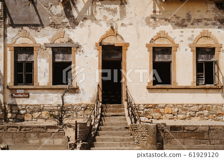 home ruins in the African desert sunk in sand 61929120