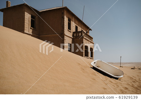 Old white bath in the sand, Kolmanskop, Namibia 61929139