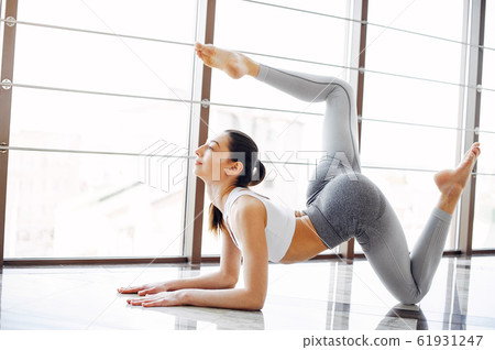 A beautiful girl is engaged in a gym A beautiful girl is engaged in a gym 61931247