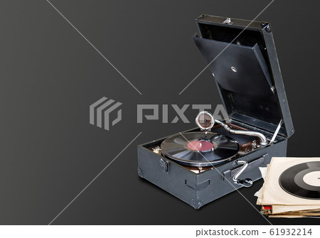 gramophone playing a vinyl record 61932214