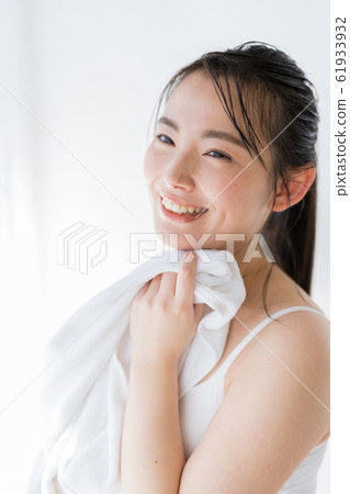 Beauty image (wet hair, wet hair, moisture 61933932