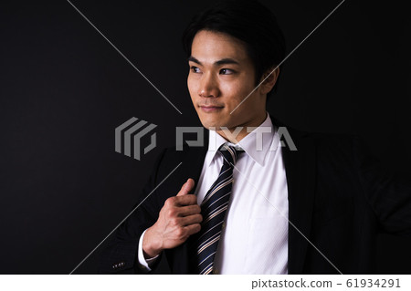 西裝的商人(黑背,年輕人,上身) 西裝的商人(黑背,年輕人,上身) 61934291