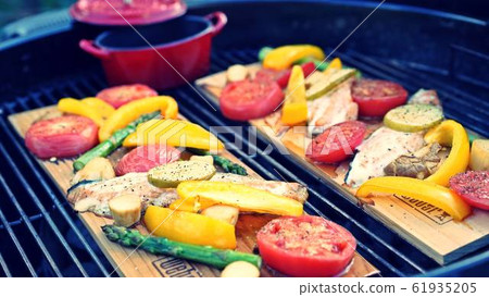 Barbecue food 61935205