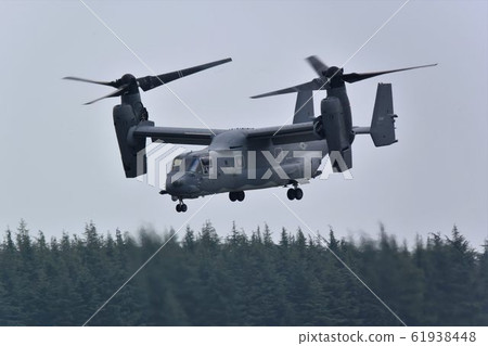 美國空軍運輸機CV-22魚鷹在橫田空軍基地降落 61938448