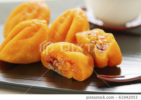 Dried persimmon persimmon persimmon 61942053