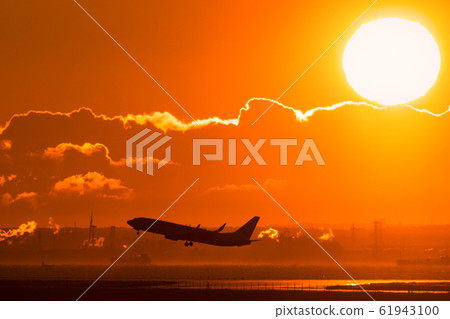 Jet airliner taking off in the morning sun Jet airliner taking off in the morning sun 61943100