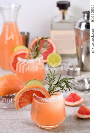 cocktail of fresh pink Palomas 61950093