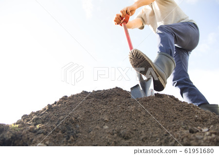 Digging Digging 61951680