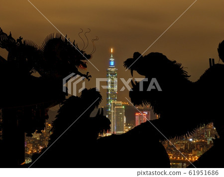 台北101大廈周圍的龍雕像 61951686