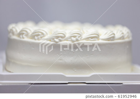 Hall shortcake before decoration 61952946