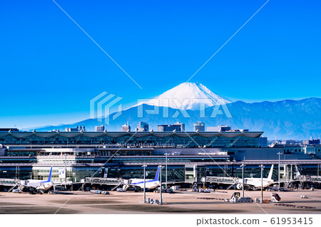 Mt. Fuji, Haneda Airport and jet airliner with clear snow Mt. Fuji, Haneda Airport and jet airliner with clear snow 61953415
