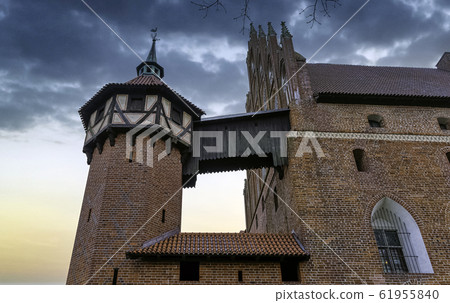 Sunrise over Castle of the Teutonic Order and river Nogat in Malbork, Pomerania, Poland Sunrise over Castle of the Teutonic Order and river Nogat in Malbork, Pomerania, Poland 61955840