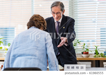 Senior lawyer consultation Senior lawyer consultation 61960555