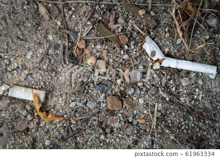 亂拋垃圾的香煙圖片/環境和社會問題圖片/吸煙者舉止 亂拋垃圾的香煙圖片/環境和社會問題圖片/吸煙者舉止 61963334