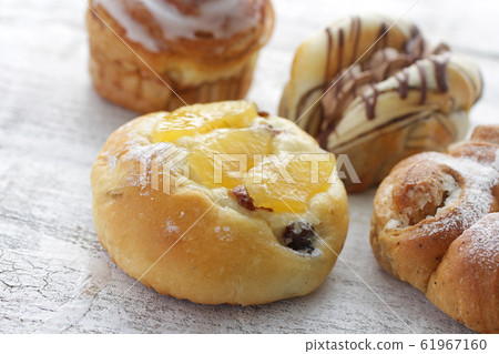 Close-up image photo of sweet bread Close-up image photo of sweet bread 61967160
