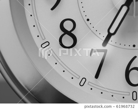 7 o'clock 61968732