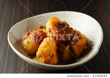 煮土豆 煮土豆 61969483