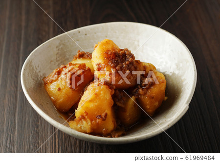 煮土豆 煮土豆 61969484