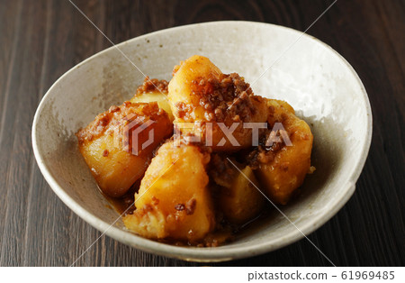 煮土豆 煮土豆 61969485