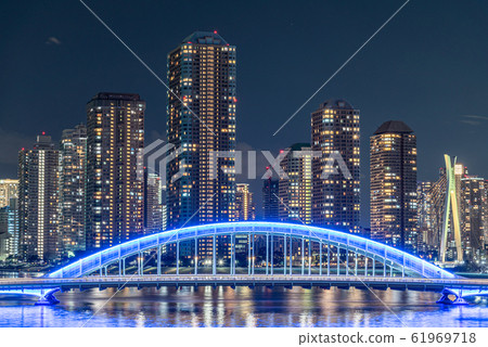 Permanent bridge and high-rise apartment Permanent bridge and high-rise apartment 61969718