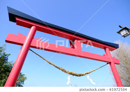 仰望八坂神社的美麗鳥居 仰望八坂神社的美麗鳥居 61972504