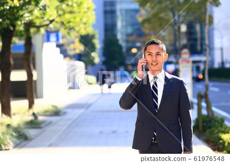 Businessmen Company employees New employees Workers Business Outdoors Young men Building Streets Sales Copy space Businessmen Company employees New employees Workers Business Outdoors Young men Building Streets Sales Copy space 61976548
