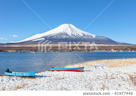 Fuji in winter and Lake Yamanaka Fuji in winter and Lake Yamanaka 61977449