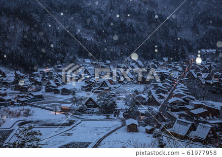 Gifu Prefecture Shirakawa-go Snow Scene Morning 61977958