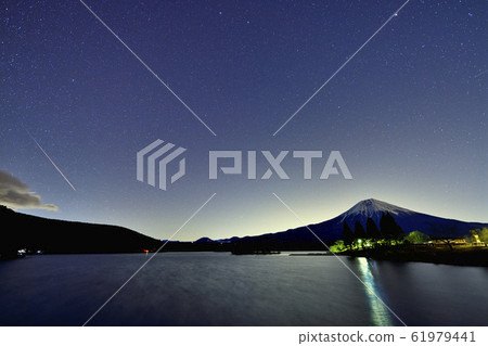 射手座流星雨富士山流星 61979441