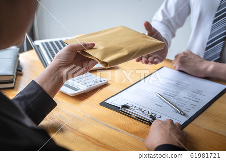 Dishonest cheating in illegal money, Business 61981721