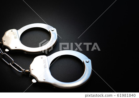 逮捕手銬犯罪的形象 逮捕手銬犯罪的形象 61981840