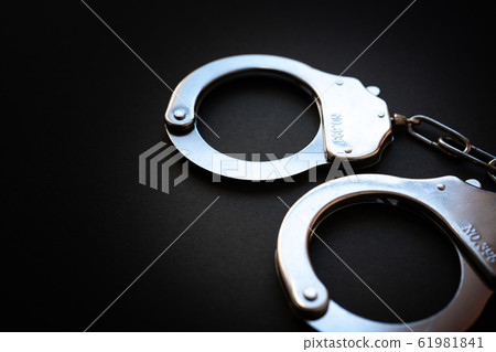 逮捕手銬犯罪的形象 逮捕手銬犯罪的形象 61981841