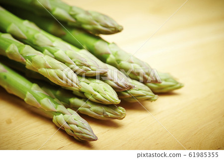 Green asparagus Green asparagus 61985355