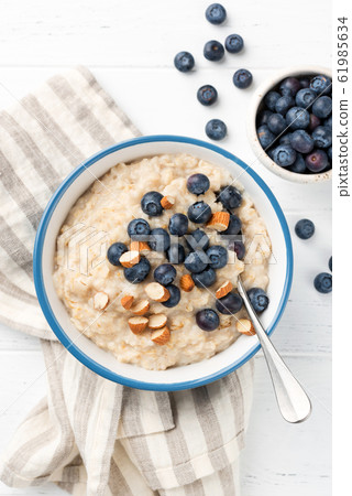 Bowl of healthy oatmeal porridge with blueberries and almonds Bowl of healthy oatmeal porridge with blueberries and almonds 61985634