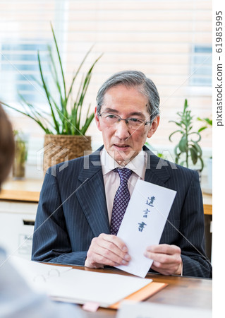 Wills Senior Lawyer Consultation Wills Senior Lawyer Consultation 61985995