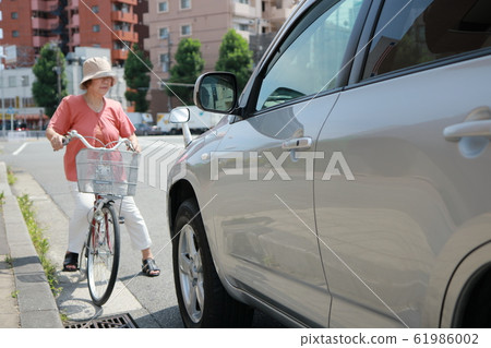 Reverse bicycle Awaya just before a traffic accident Reverse bicycle Awaya just before a traffic accident 61986002