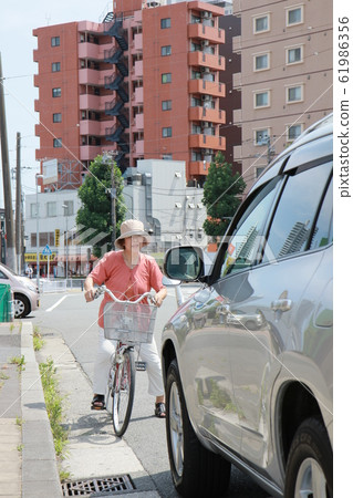 即將發生倒車事故 61986356