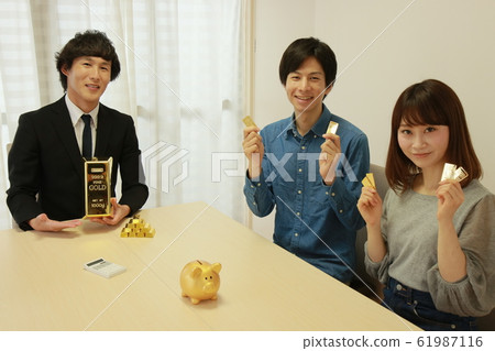 Pure gold reserve image Pure gold reserve image 61987116