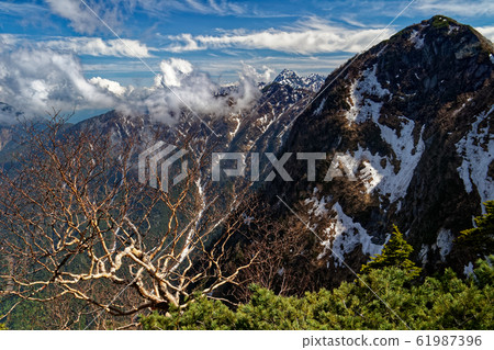 Mt. Shoten and Kitadake seen from the Komagatake and Kuroto ridges 61987396