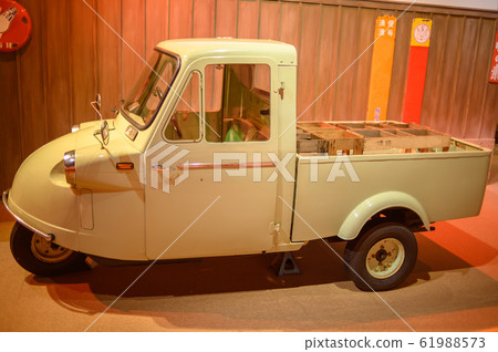 Three wheel vehicle 61988573