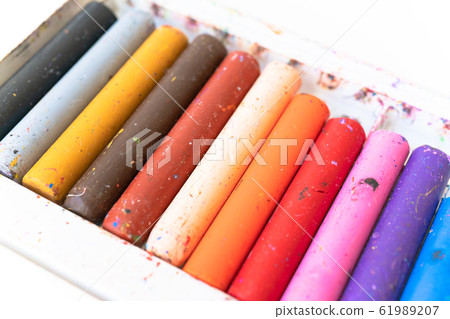Used crayons 61989207