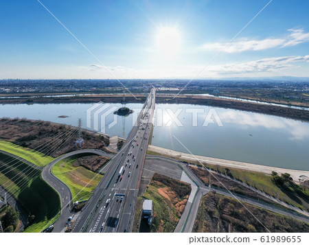 鳥瞰西貢和東京外環高速公路小玉大橋 61989655