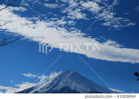 富士山上空的雲 富士山上空的雲 61989694