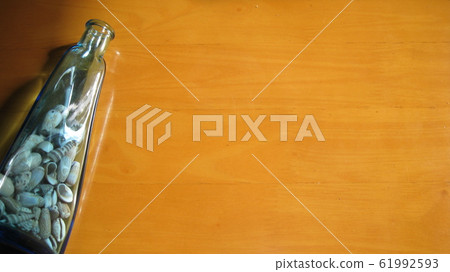 Woodgrain message board glass with shell Woodgrain message board glass with shell 61992593