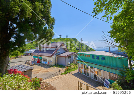 從茨城縣筑波市（南塔山市）一側的頂部觀看Miyukigahara（Tsukuba首腦會議站，立場）和Nyotaiyama 61995296