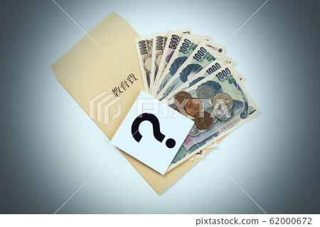 Education expenses image Education expenses image 62000672