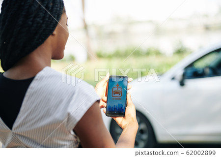 Woman using car sharing app 62002899
